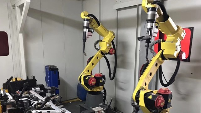 自動焊接機(jī)器人